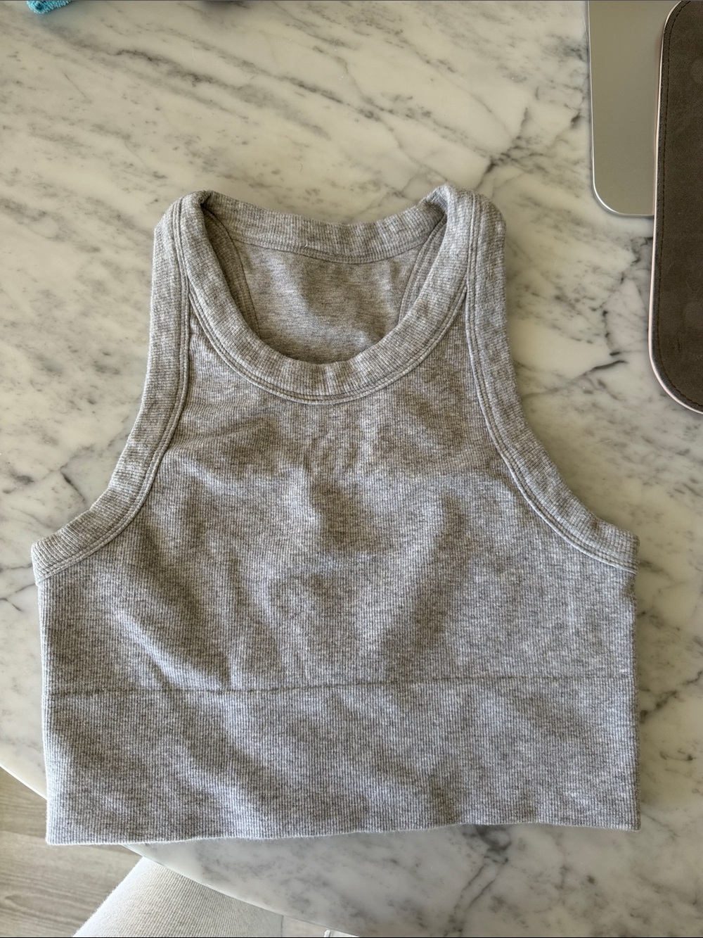 Alo Ribbed Cropped Tank Top - Gray